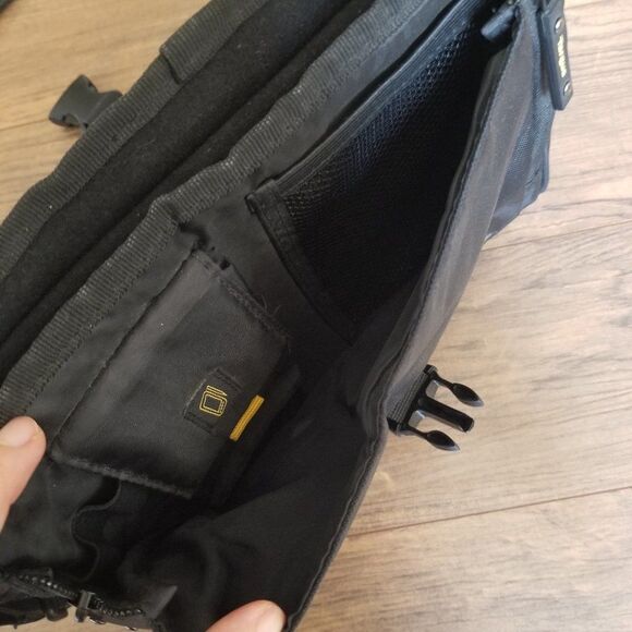 Targus CityGear for Most Tablets Mini Messenger Notebooks Kindle School Work - Picture 3 of 8